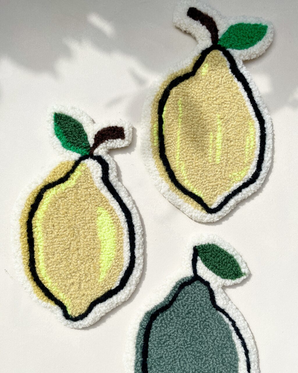 Tuftet vægophæng – Solgul citron med ekstra neonpift - Billede 2