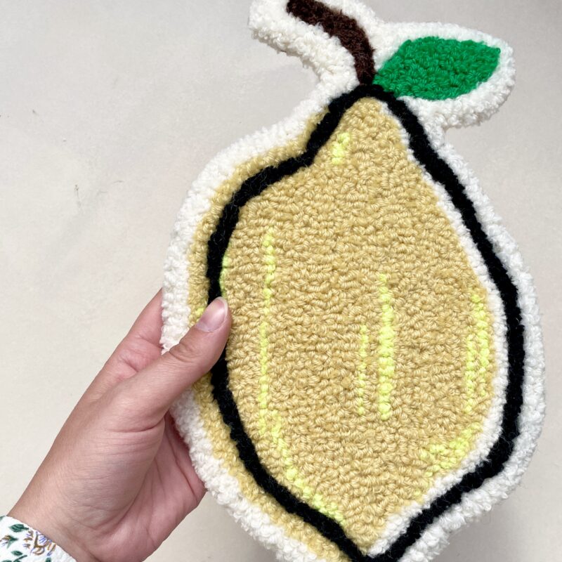 Tuftet vægophæng – Klassisk citron med et strejf af neon