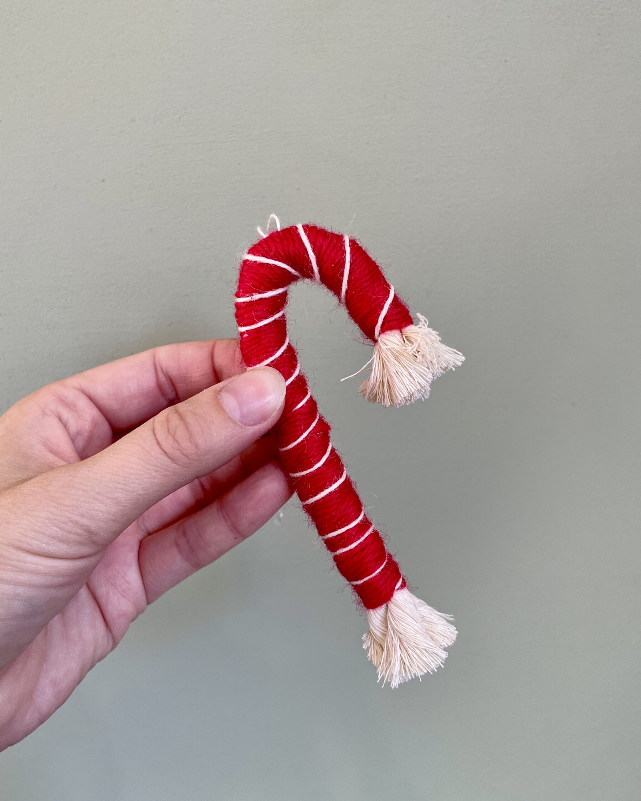 Julestokke i rød med hvid tråd – sæt med 2 stk.