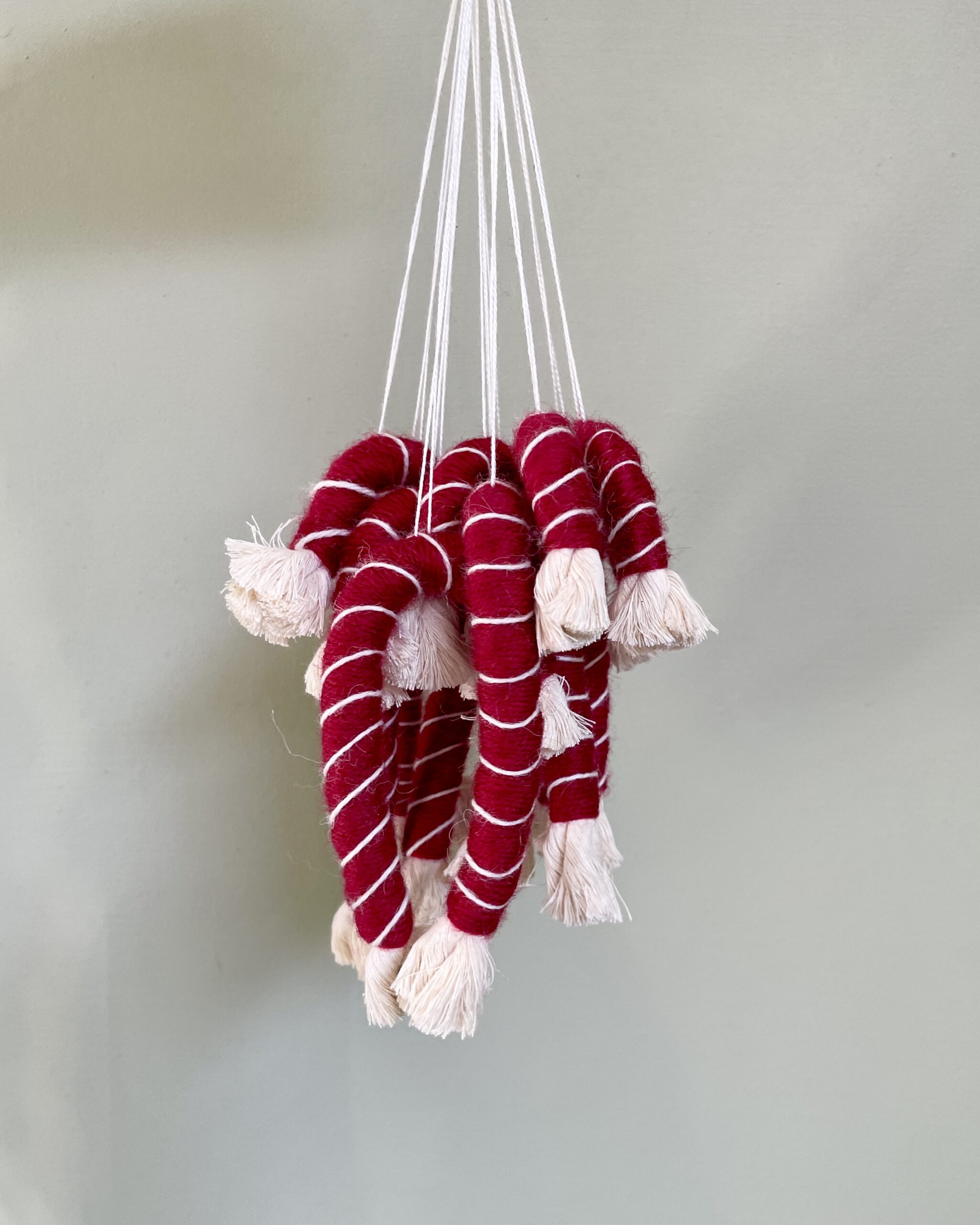 Julestokke i Mørk rød med hvid stribe – sæt med 2 stk. - Billede 2