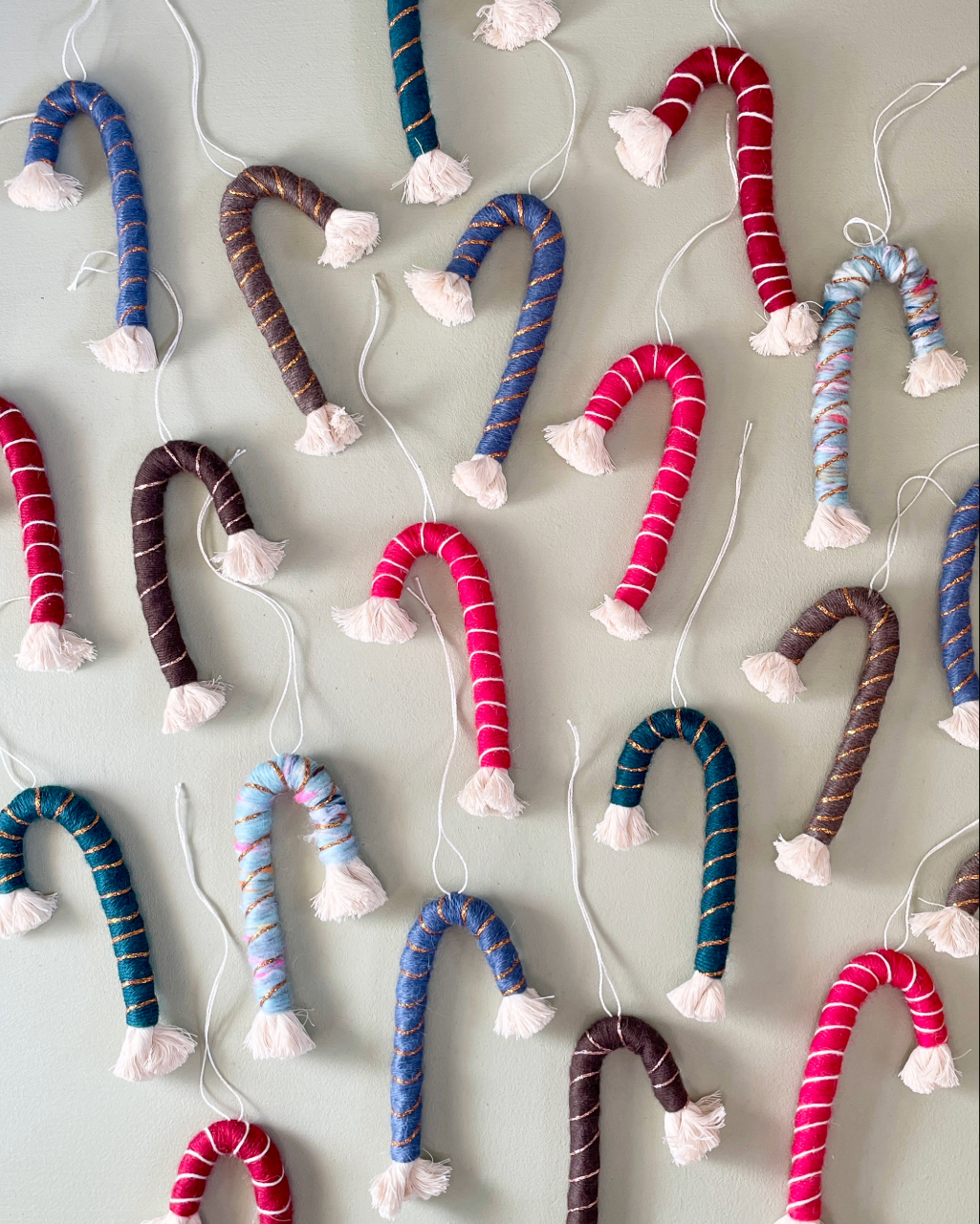 Julestokke i rød med hvid tråd – sæt med 2 stk. - Billede 3