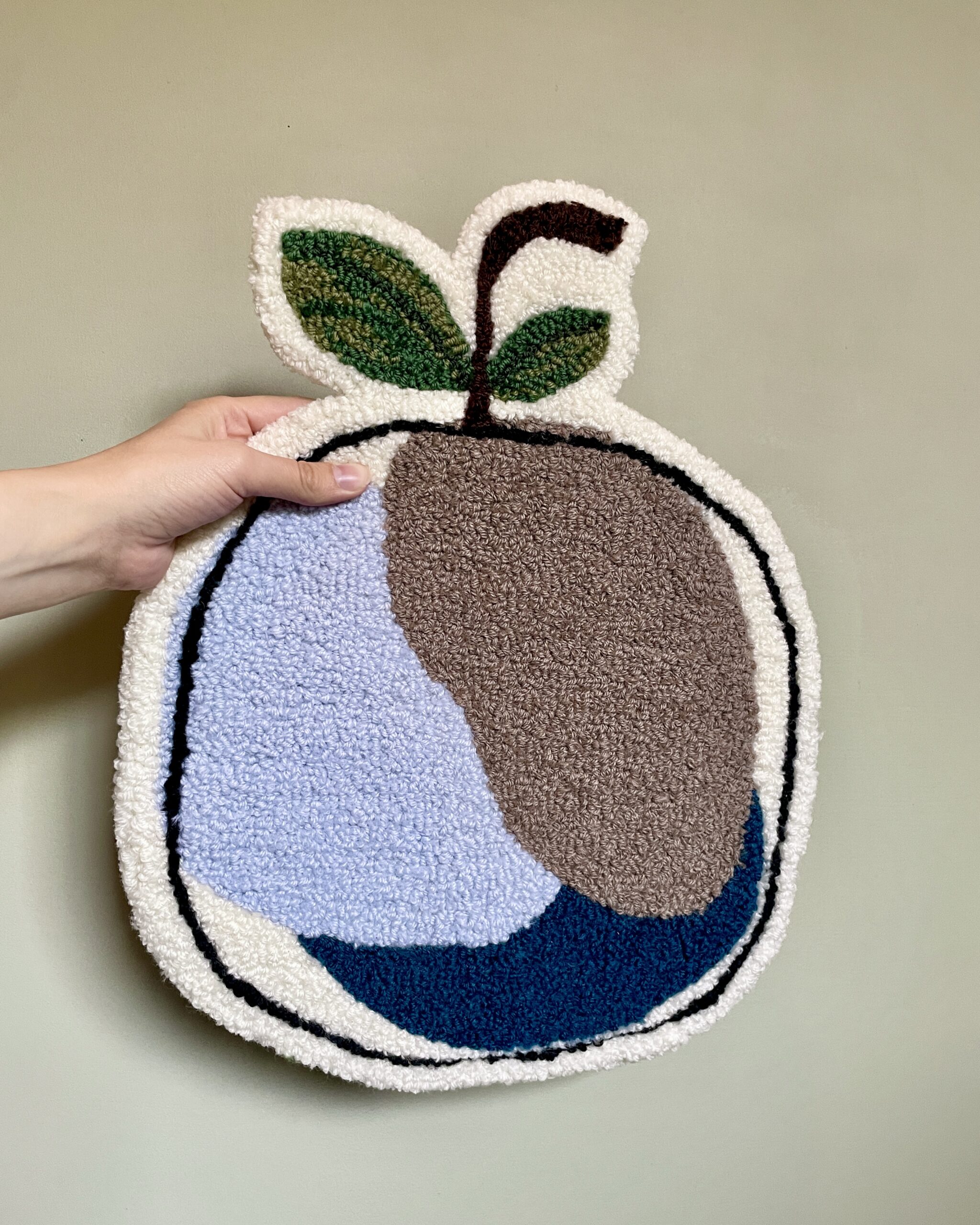 Tuftet vægophæng – Æble i blålige farver (2. sortering)