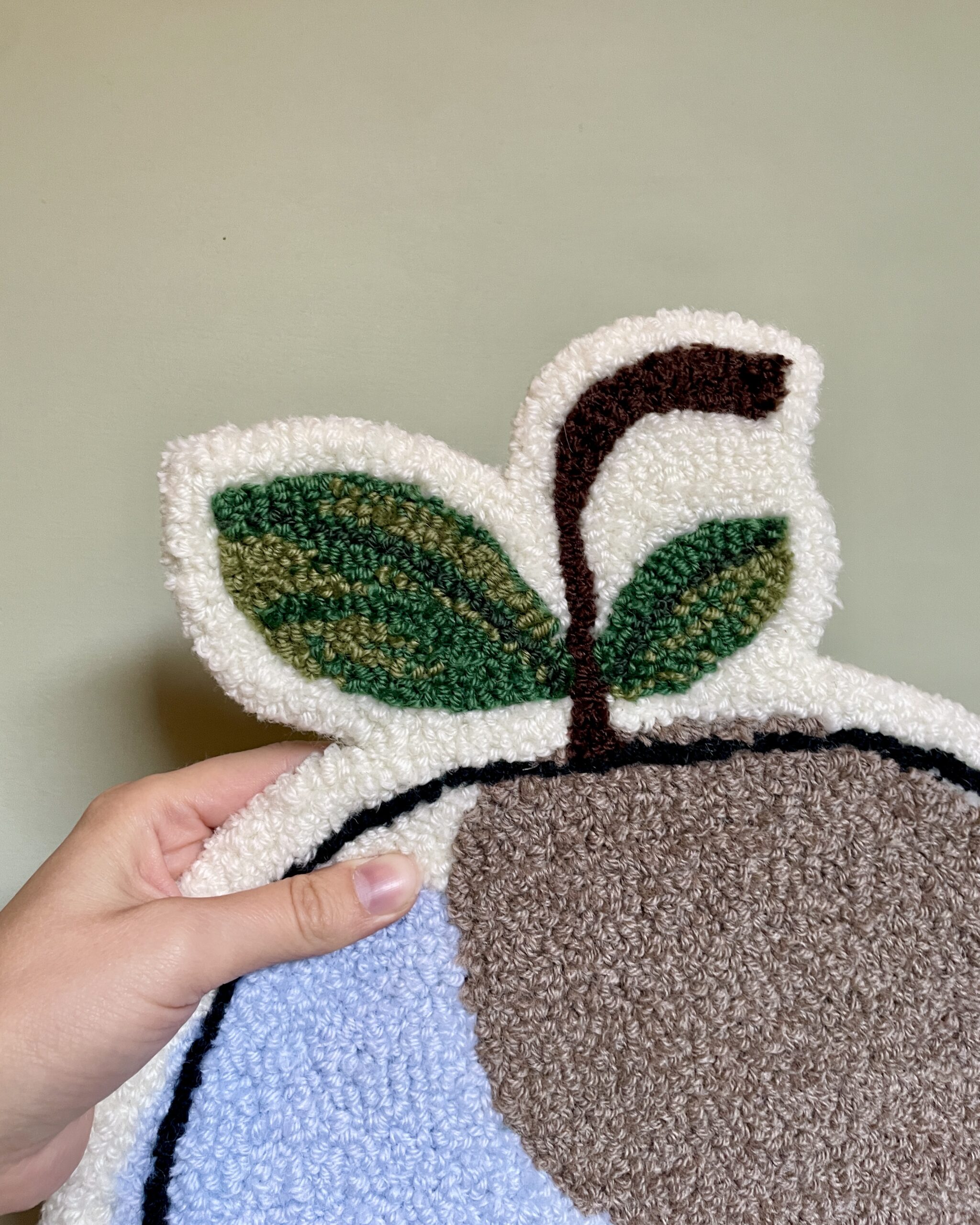 Tuftet vægophæng – Æble i blålige farver (2. sortering) - Billede 2