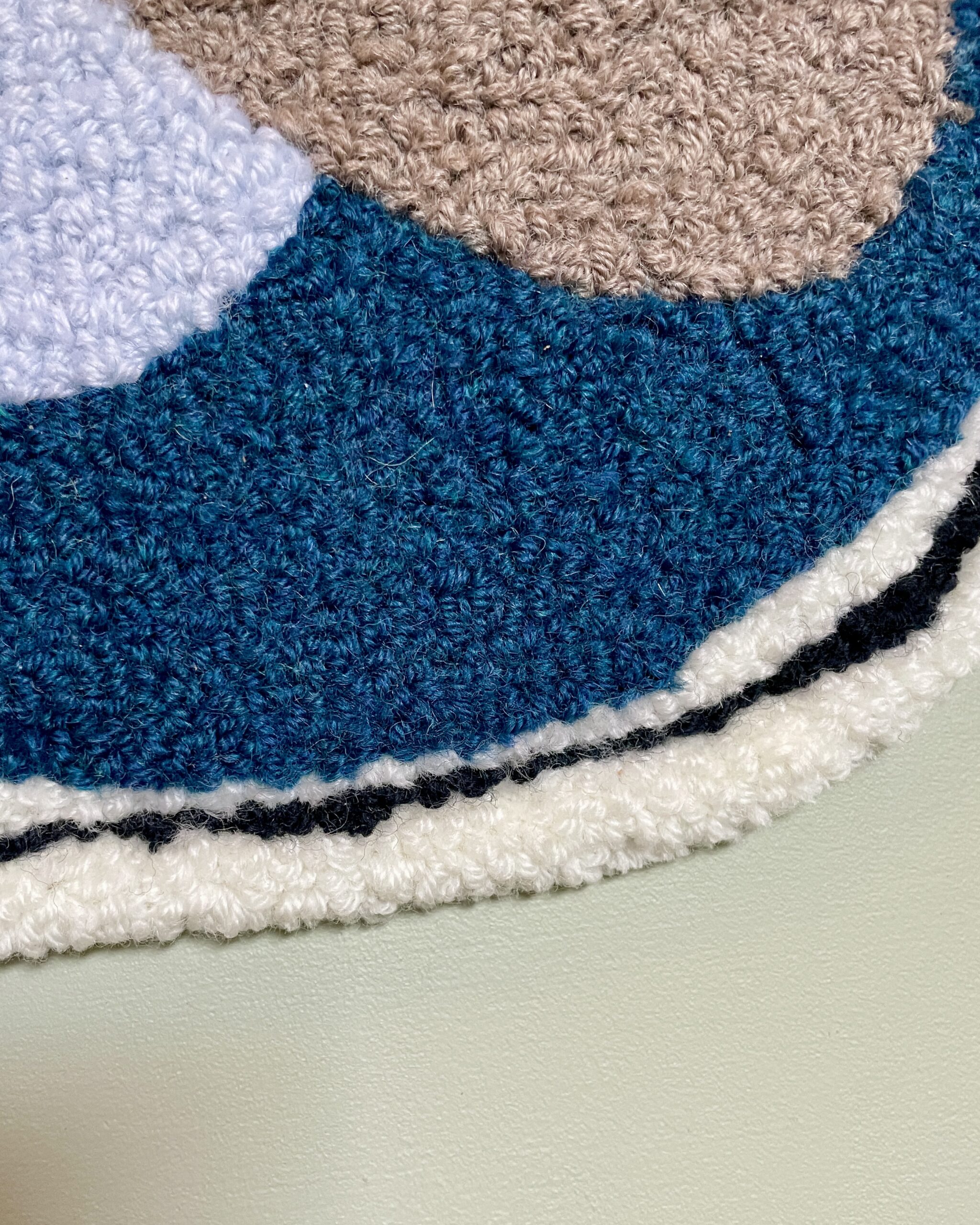 Tuftet vægophæng – Æble i blålige farver (2. sortering) - Billede 3